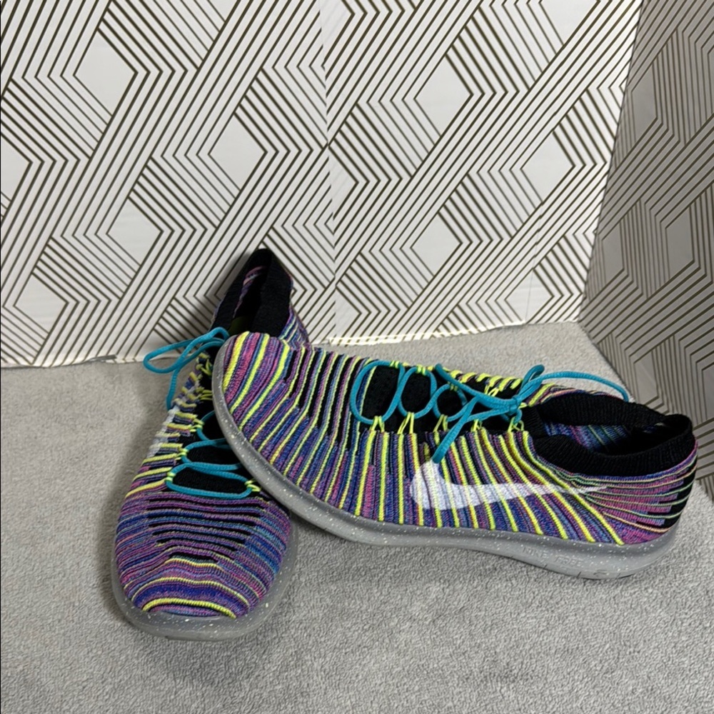 Nike Free RN Motion Flyknit athletic shoes Men’s 8 Multicolor Knit Sneakers
